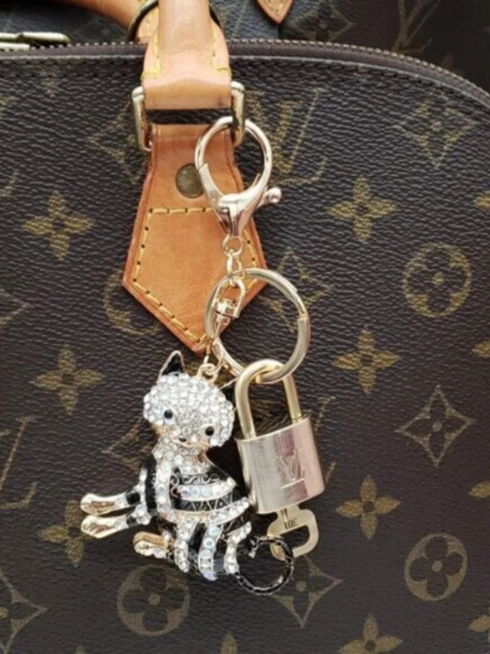 Louis Vuitton Gold Padlock 🔒 Key Set Authentic LV w/ Unbranded Cat Keychain